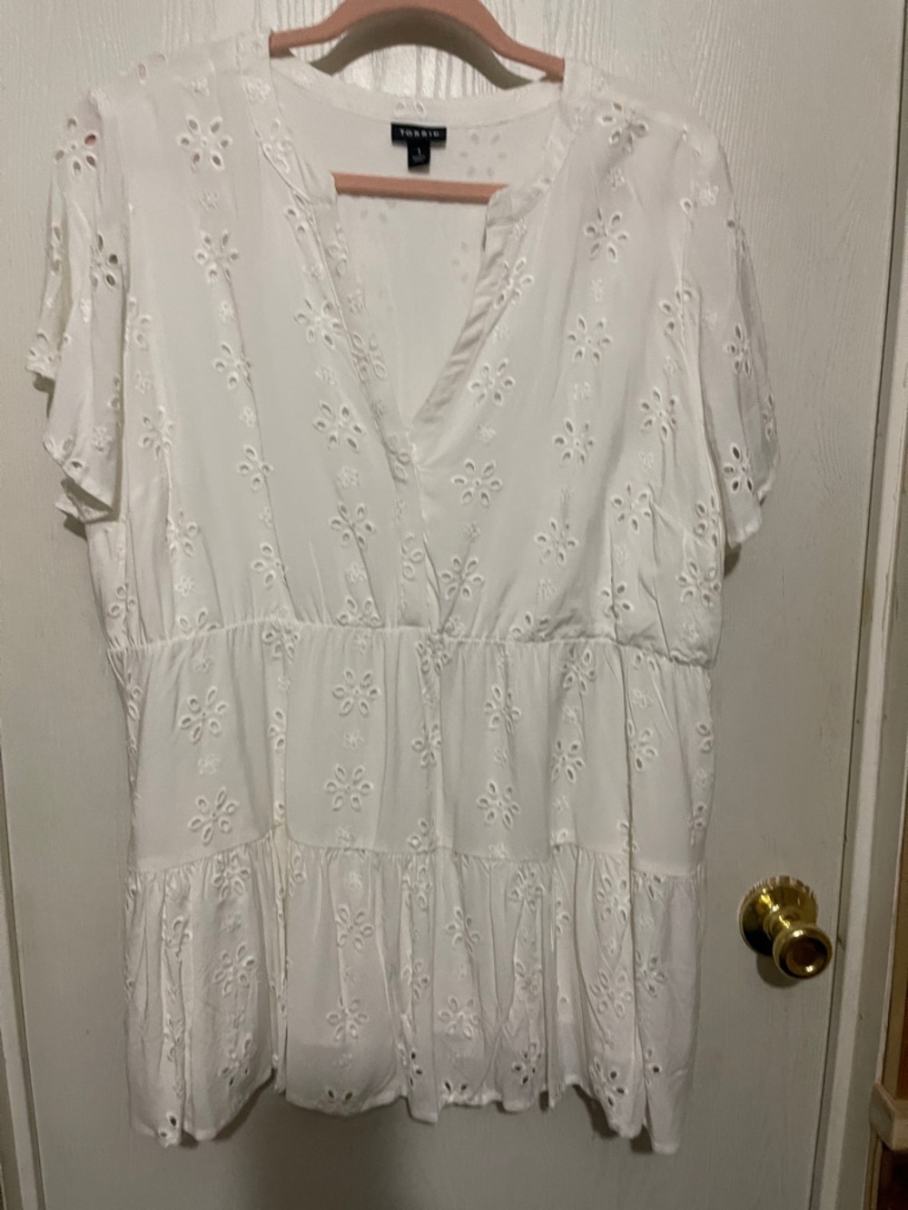 Torrid White Eyelet Tiered Short Sleeve Blouse BNWT
